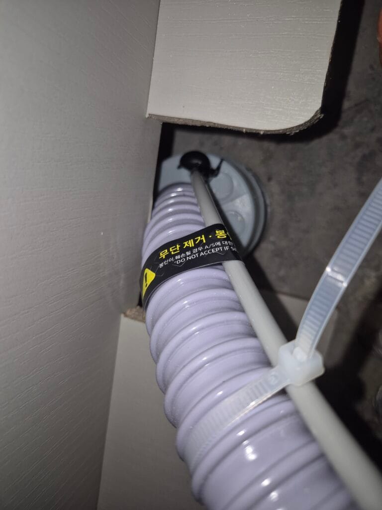 배수구에 제대로 꽃힌 배수호스