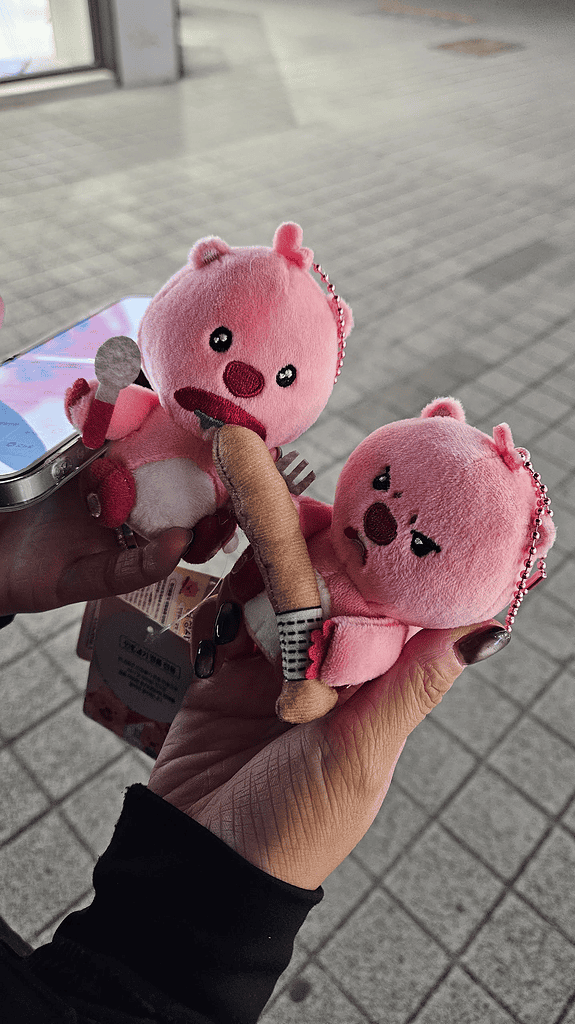 시장가는길에 뽑은 인형